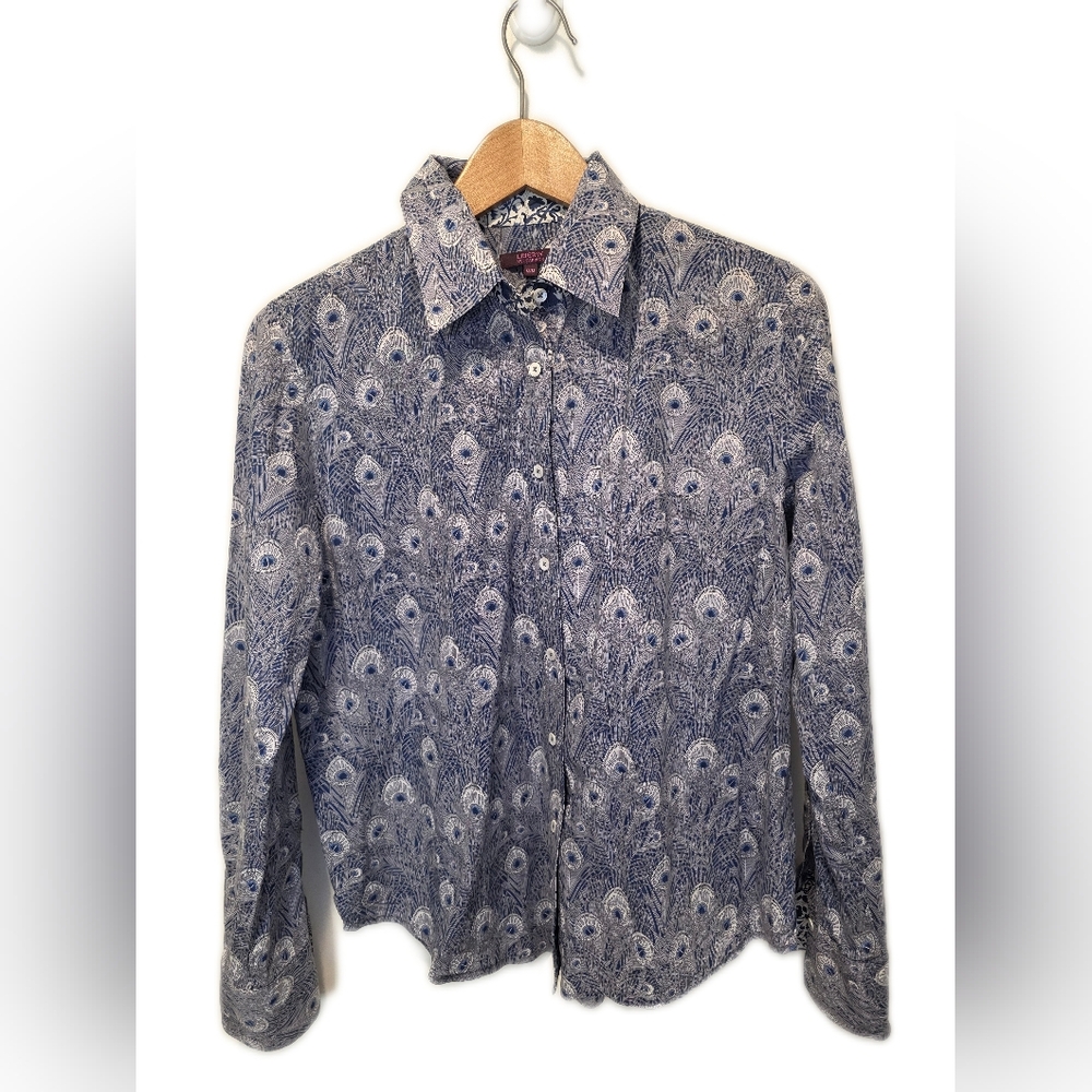 Liberty Art Fabrics Women's Blue And White Button Down Shirt.  MEDIUM